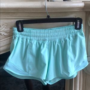 HOOTY HOT 2.5 LU LU LEMON SHORTS